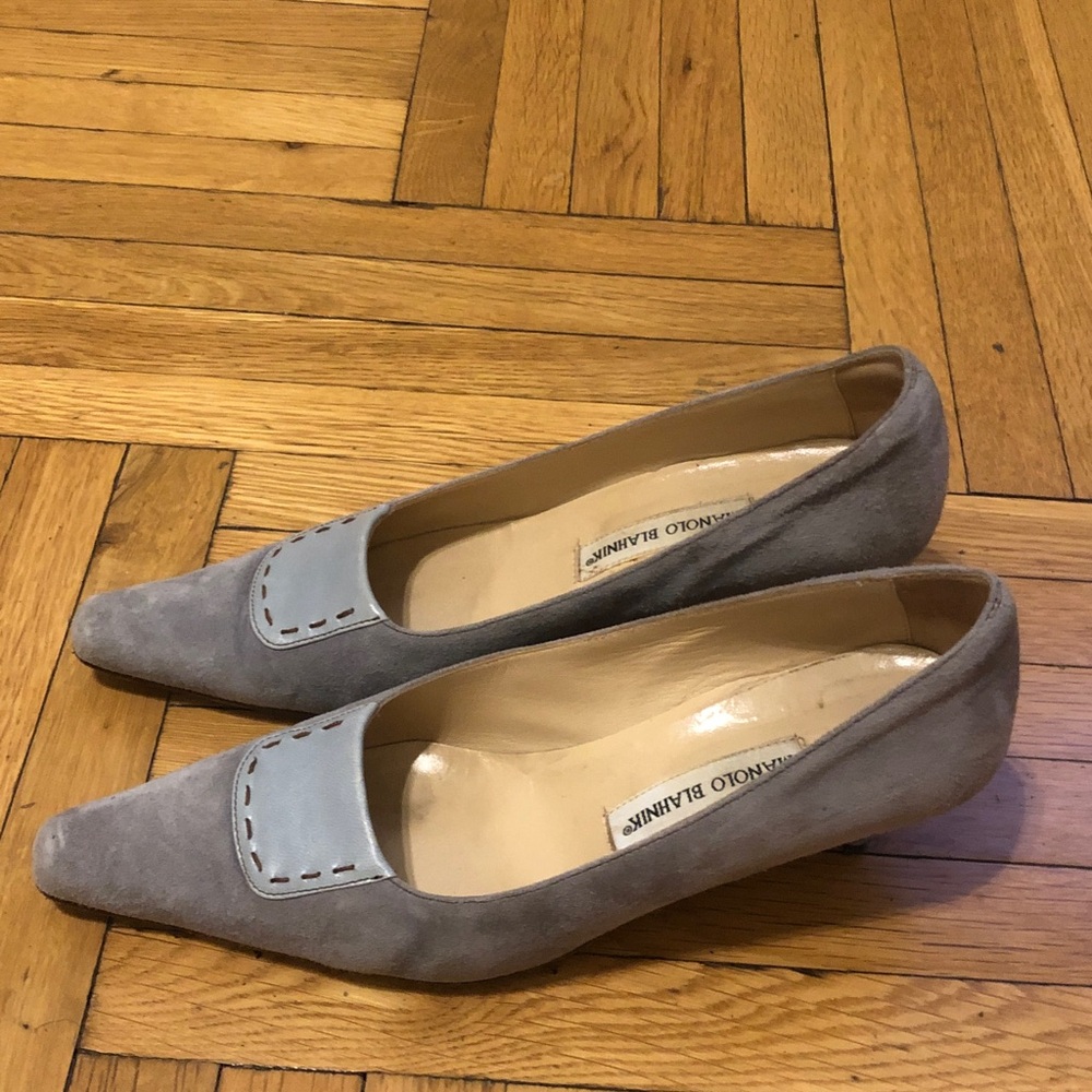 Manolo Blahnik Suede Gray Pointed Toe Pumps